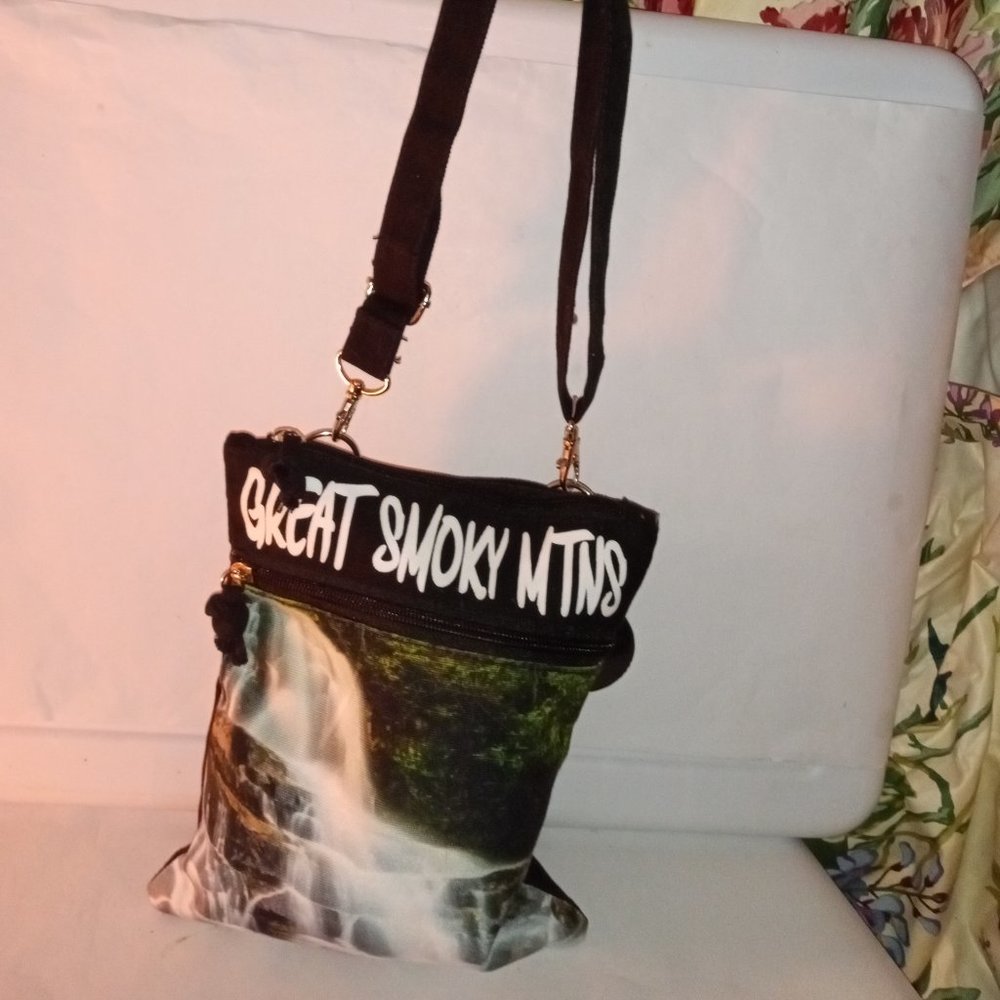 GREAT SMOKY MOUNTAINS CROSSBODY WATERFALL DECOR PURSE